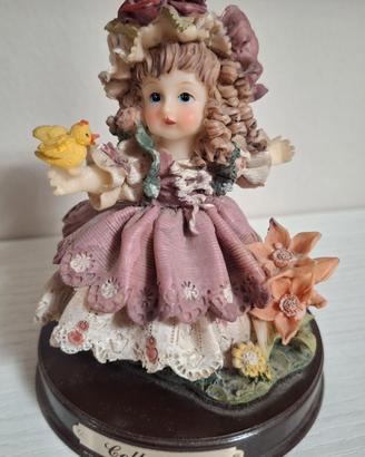 statuetta bambina stile vittoriano 