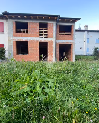 PORZIONE DI BIFAMILIARE A CORNUDA