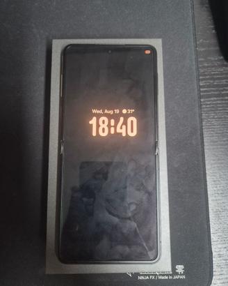 Samsung Galaxy Z Flip 8