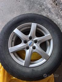 Cerchi in lega con gomme chiodate Suzuki Vitara