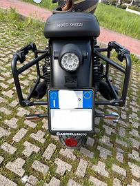 Staffe laterali Givi PL08206CAM Moto Guzzi V7 850