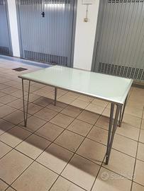 Tavolo Ikea vika lauri