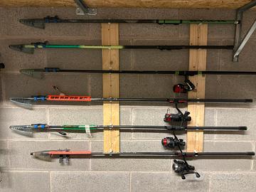 Lotto canne da pesca, porta trote e attrezzatura