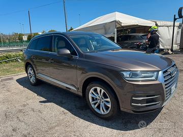 AUDI Q7 - 2.0 BENZINA - 7 POSTI
