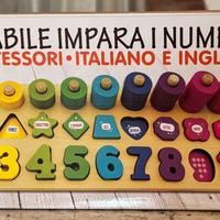Fatto di legno gioco Montessori.