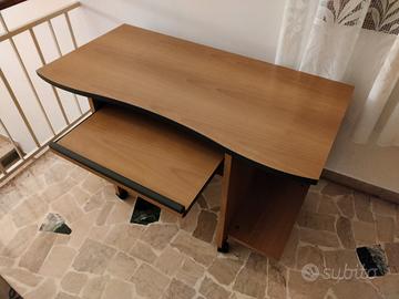Scrivania per ufficio / computer
