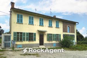 Casa indipendente di 253 m² con più di 5 locali e 