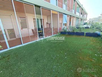 BILOCALE CON TERRAZZO, GIARDINO E POSTO AUTO COPER
