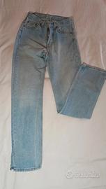 Jeans Donna Levi’s Strauss – taglia 40
M·Discrete·