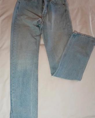 Jeans Donna Levi’s Strauss – taglia 40
M·Discrete·