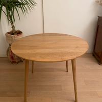 Tavolo rotondo in legno di pino, diametro 100 cm.