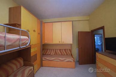 Cameretta+scrivania+cassettiera+scaletta