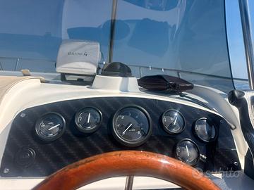 Barca a motore diesel