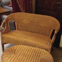 Divanetto e tavolino in vimini