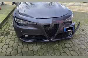 ALFA ROMEO GIULIA 2.2 180cv ( incidentata)