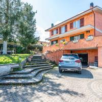 Colle spina: appartamento quadrilocale in villa