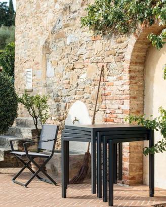 "Tavoli e Sedie per Interno e Esterno"