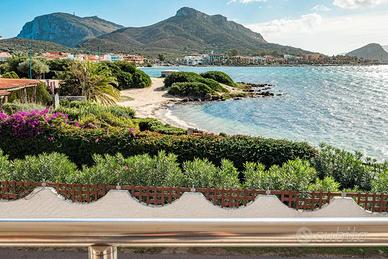 VILLA SULLA SPIAGGIA GOLFO ARANCI 8 POSTI LETTO