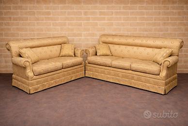 Coppia di divani color oro (DISPONIBILE SOLO A SX)