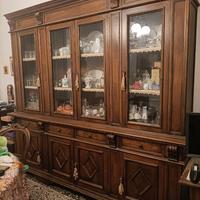 Credenza in legno in stile classico