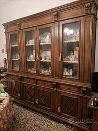 Credenza in legno in stile classico