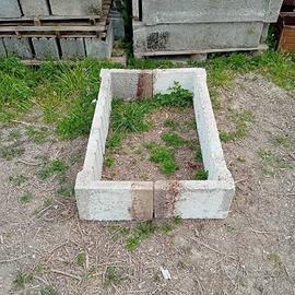CORDOLI IN CEMENTO PER AIUOLE E FIORIERE 
