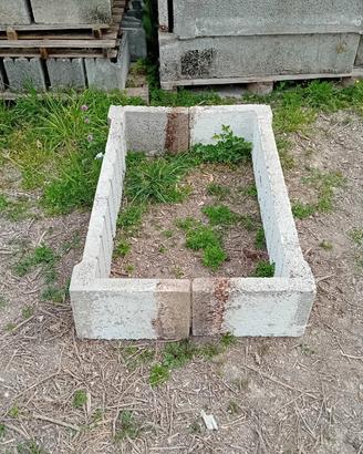CORDOLI IN CEMENTO PER AIUOLE E FIORIERE 