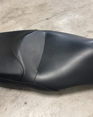 Sella Aprilia Scarabeo modello 400-500 light