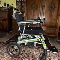 Sedia a rotelle elettrica