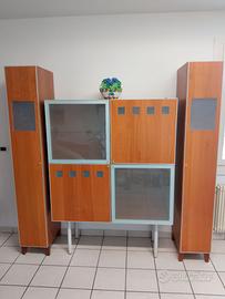 Mobile in legno e metallo per il salotto