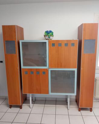 Mobile in legno e metallo per il salotto