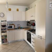 cucina completa di lavastoviglie