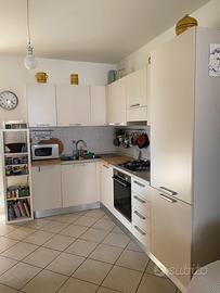 cucina completa di lavastoviglie