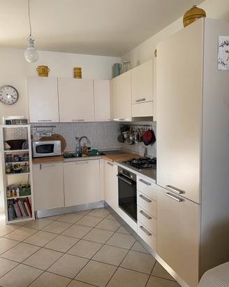cucina completa di lavastoviglie