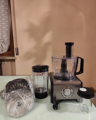 Robot da cucina pluriaccessoriato