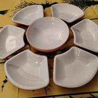 6 piattini più ciotola dedicata. PIRAL.