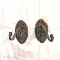 coppia di staffe in ferro battuto fine 800