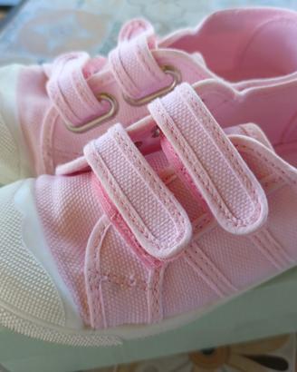Scarpe con strappi