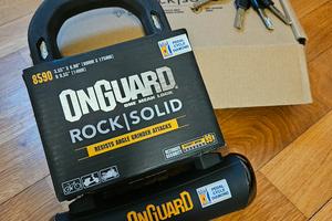 Lucchetto a U OnGuard RockSolid 