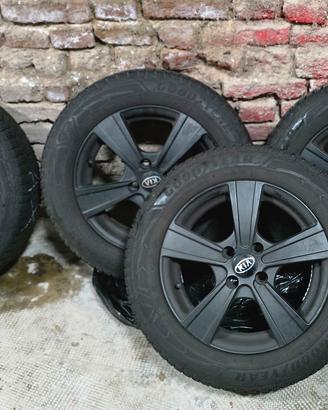 Nr4 Cerchi in lega neri più pneumatici 