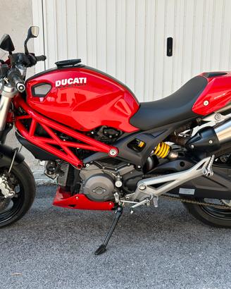 Ducati Monster 696