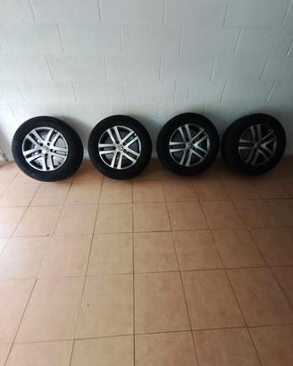 4 cerchi lega gommati  225 60 r 16