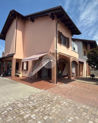 VILLA SINGOLA A BORGO VERCELLI
