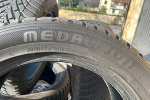 Gomme MEDALLION WINTER WCP1 235/50/101W  R18