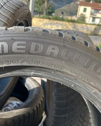 Gomme MEDALLION WINTER WCP1 235/50/101W  R18