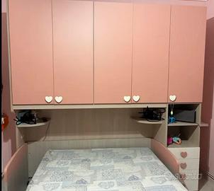 Cameretta a ponte rosa/bianca completa con lettino