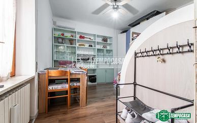 BILOCALE RISTRUTTURATO IN CORTE CON BOX