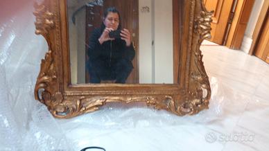 specchio vintage in legno dorato 