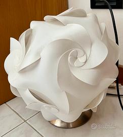 Lampada da tavolo, molto bella e particolare.