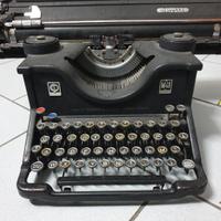 macchina da scrivere Olivetti 